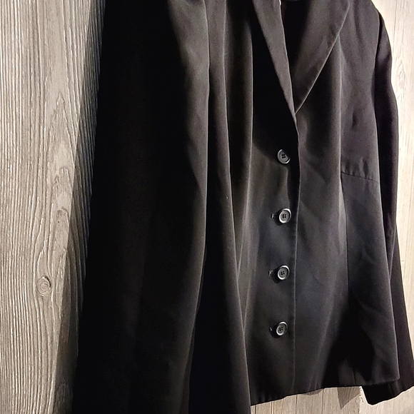 Uniform by John Paul Richard Black Blazer- 12 - Picture 3 of 6